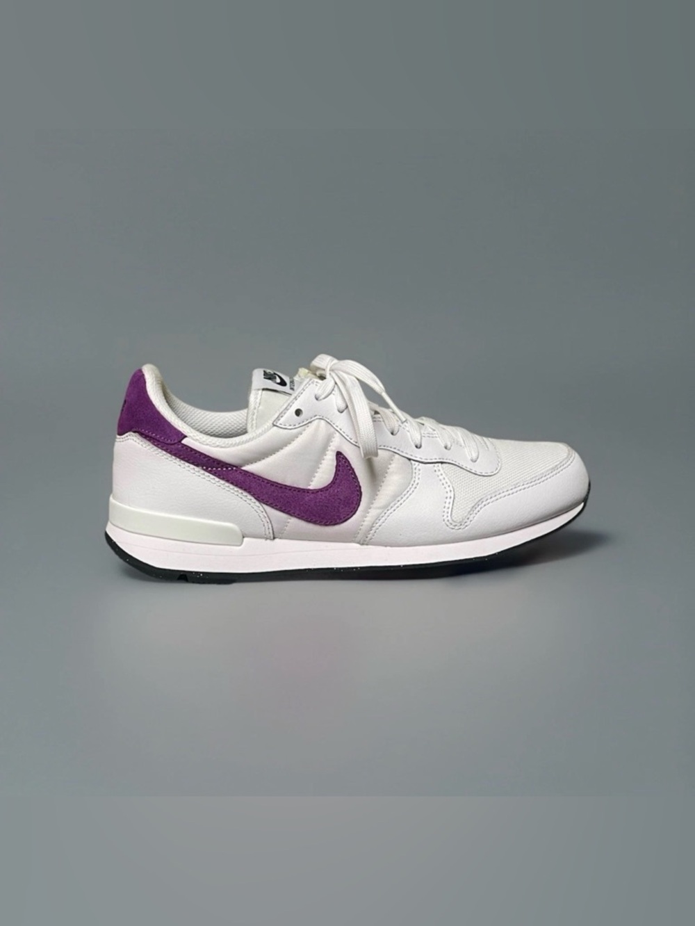 Nike Internationalist Women’s White/Purple Sneakers Size 8.5